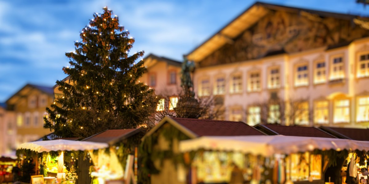 Step into the Festive Charm: Celebrate the Season at Castle Arch Hotel!